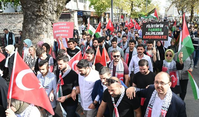 AK Parti Bursa İl Gençlik Kolları'ndan Filistin’e destek yürüyüşü