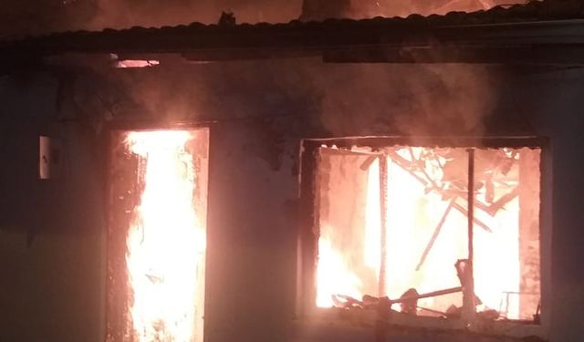 Bursa Yenişehir ilçesinde 2 ev yangın sonucu kullanılmaz hale getirdi
