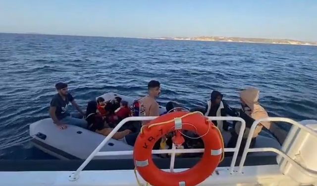İzmir açıklarında Yunanistan'ın geri ittiği 132 göçmen kurtarıldı