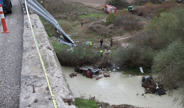 Manisa Kula ilçesinde Gediz Nehri'ne uçan araçta 3 kişi hayatını kaybetti