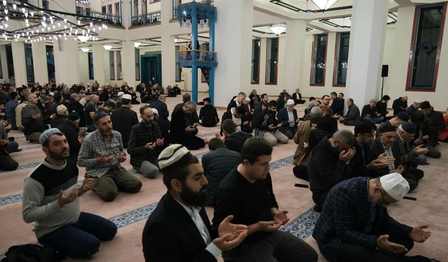 Bursa İnegöl ilçesinde Filistin'de hayatını kaybedenler için dua gecesi düzenlendi