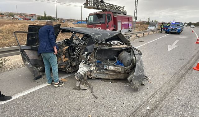 Afyonkarahisar'da feci kaza! İki otomobil çarpıştı: 1 ölü, 4 yaralı