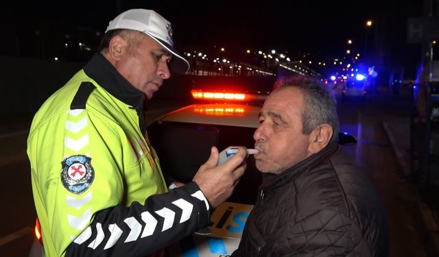 Bursa'da sürücü alkol uygulamasını görünce arkadaşıyla yer değiştirdi! Cezadan kaçamadı