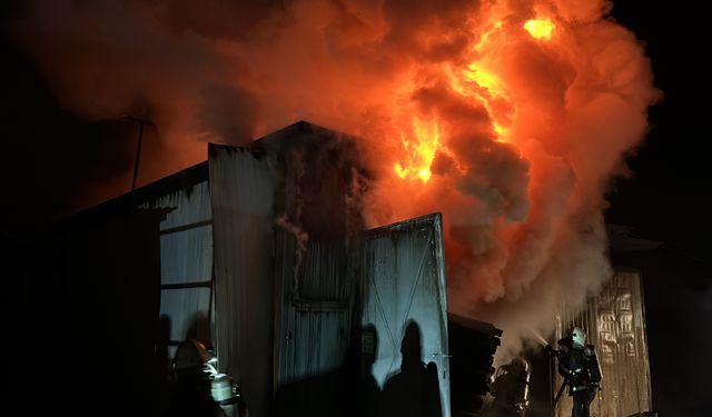 Düzce’de kereste fabrikasında büyük yangın