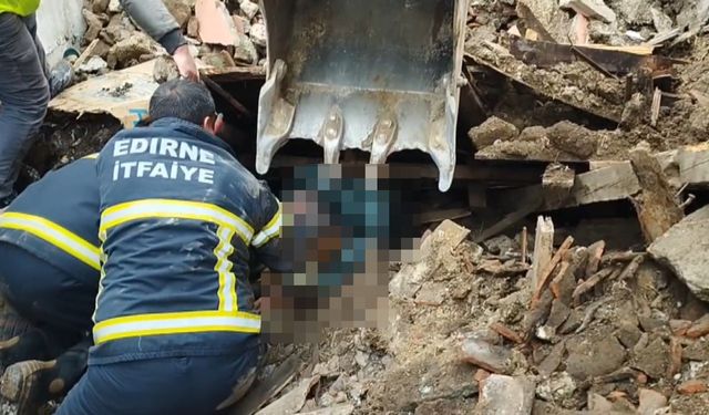 Edirne'de metruk ev çöktü! Enkaz altında kalan hurdacı hayatını kaybetti