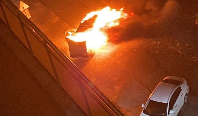 Bursa’da Yıldırım ilçesinde seyir halindeki araç alev alev yandı