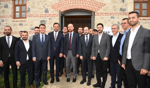 Osmangazi Belediye Başkanı Dündar, Bursa'da TÜGVA etkinliğinde öğrencilerle buluştu