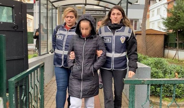 Bursa'da 2. kattan düşen kocasının başında bıçakla bekleyen kadın tutuklandı