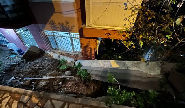 İstanbul Avcılar’da iki bina arasındaki istinat duvarı çöktü