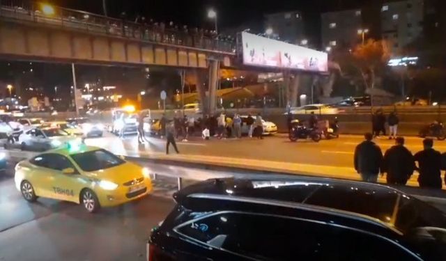 Kadıköy'de üst geçitten atlayarak intihar girişiminde bulunan şahıs ağır yaralandı
