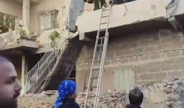 Hatay İskenderun ilçesinde üzerine merdiven çöken inşaat işçisi hayatını kaybetti