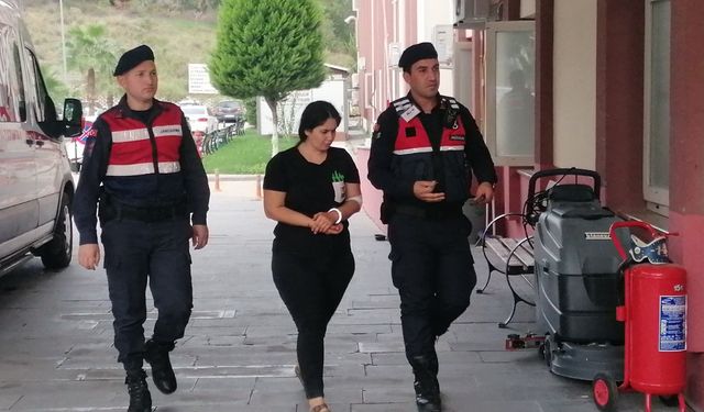Antalya Manavgat ilçesinde bir kadın eve geç geldiği için kocasını bıçakladı
