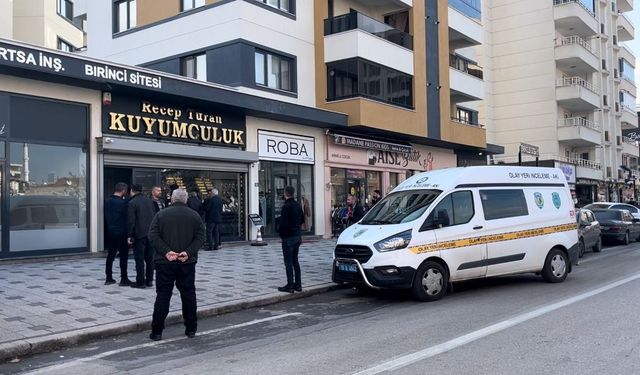 Bursa'da Yıldırım ilçesinde kar maskeli, silahlı kuyumcu soygunu