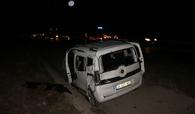 Sivas’ta kaza yapan sürücüye yardıma giden 2 kişi canlarından oldu