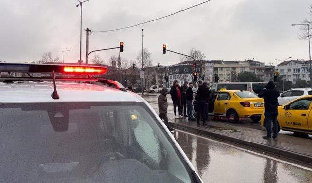 Bursa’da taksi şoförünü boynundan bıçaklayan 15 yaşındaki çocuk serbest kaldı