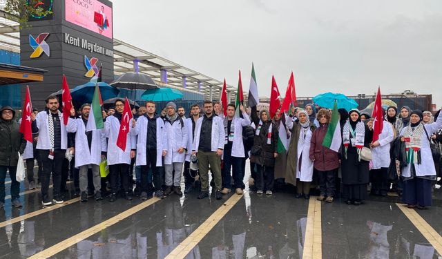 Bursa’da doktorlar Filistin için yürüdü