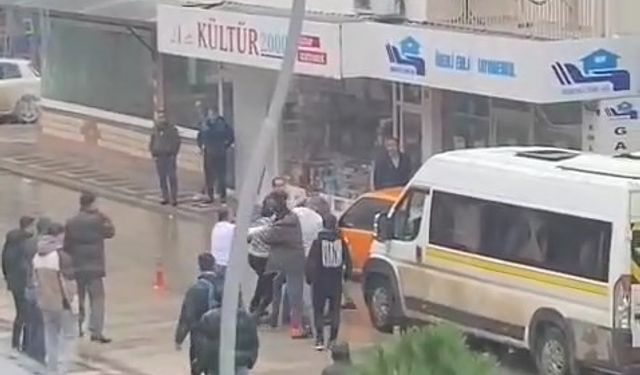 Bursa İnegöl ilçesinde sürücülerin yol verme kavgası