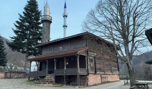 Bursa İznik ilçesinde çivisiz cami 136 yıldır tüm ihtişamıyla ayakta duruyor