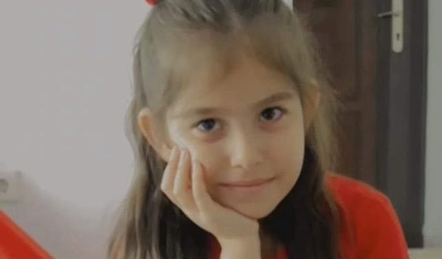 Gaziosmanpaşa’da okulda merdivenden düşen 7 yaşındaki Elvin Ak’ın sır ölümü ile ilgili soruşturma başlatıldı