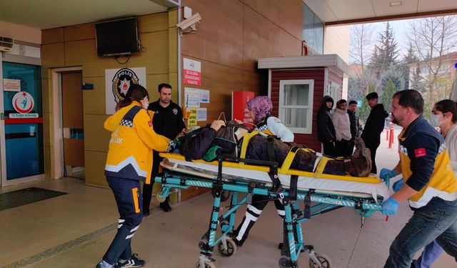 Bursa İnegöl ilçesinde fabrika çatısından düşen işçi yaralandı