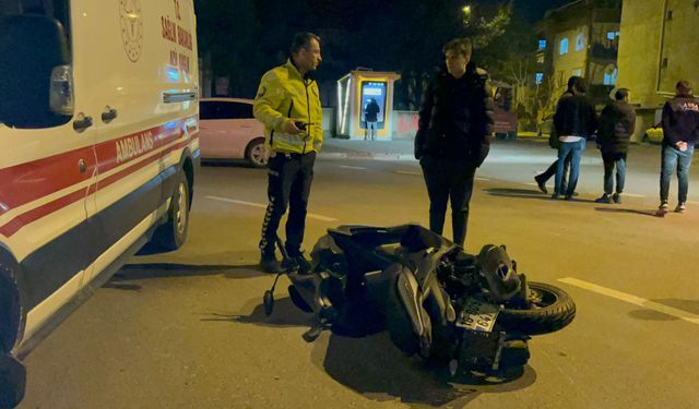 Bursa İnegöl ilçesinde kamyonet motosiklete çarptı! Kaza kamerada: 2 yaralı