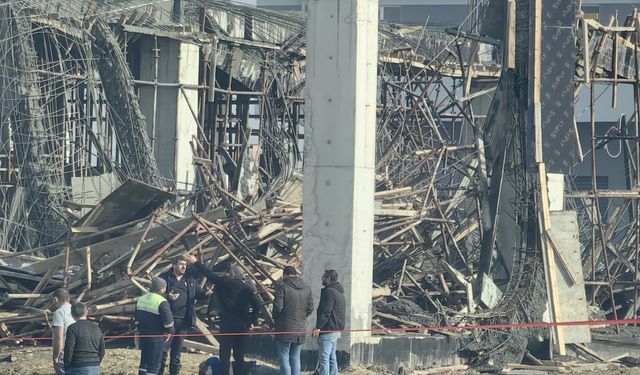 Bursa’da fabrika inşaatı beton atıldığı sırada çöktü!