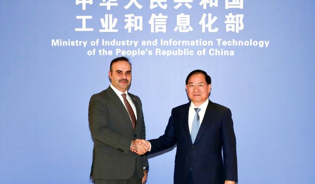 Sanayi ve Teknoloji Bakanı Kacır Çinli mevkidaşlarıyla bir araya geldi