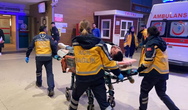 Bursa İnegöl ilçesinde kasisten hızlı geçen motosiklet devrildi: 1 ağır yaralı