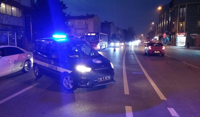 Bursa İnegöl ilçesinde zabıta aracı ile motosiklet çarpıştı: 2 yaralı