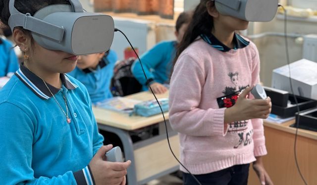 UEDAŞ çocuklarla enerjiyi geleceğe taşıyor! Enerji tasarrufuna yönelik VR destekli oyun
