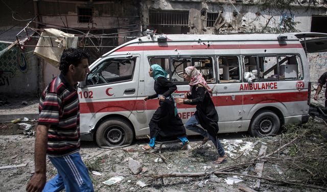 İsrail, Gazze Şeridi’nde ambulansı vurdu: 4 ölü