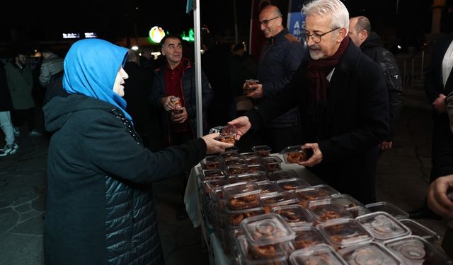 Bursa'da Nilüfer Belediyesi kandil simidi ikram etti