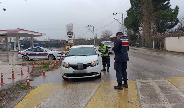 Bursa'da jandarmadan "Huzur ve Güven" uygulaması! 55 şahıs yakalandı