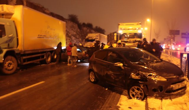 Kayseri'de 8 araçlı zincirleme kaza: 1'i ağır 5 yaralı