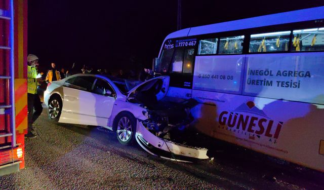 Bursa İnegöl ilçesinde özel halk otobüsü ile otomobil çarpıştı: 9 yaralı