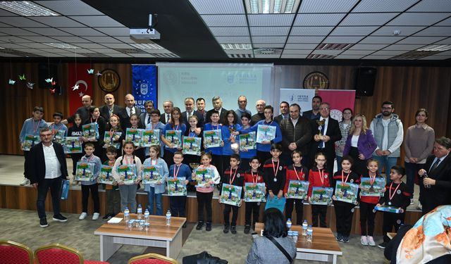 Bursa Büyükşehir Belediyesi’nin düzenlediği Zeka Oyunları Süper Ligi’ne heyecanlı final