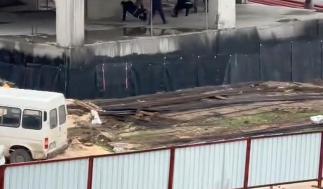 Bursa'da inşaat işçilerinin sopalı kavgası kamerada