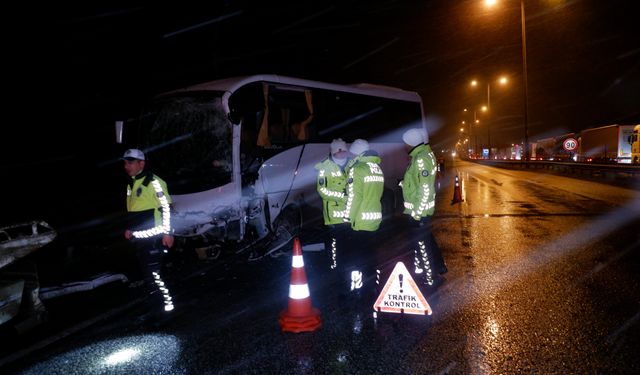 Edirne'de polis servis aracı ile otobüs çarpıştı! 10'u polis 11 yaralı