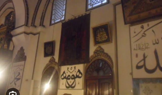 Bursa'da Ulu Cami'deki Kabe örtüsünün altın püskülleri kayboldu