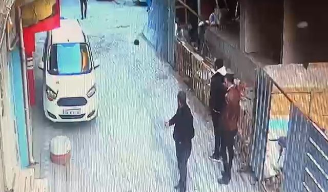 Zeytinburnu'nda arkadaşının kafasını keserek sokağa atan kişinin yeni görüntüsü ortaya çıktı