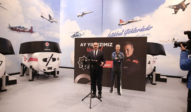 Bakan Kacır, Bursa’da GUHEM'de ilk Türk astronot Gezeravcı ile bağlantı kurdu