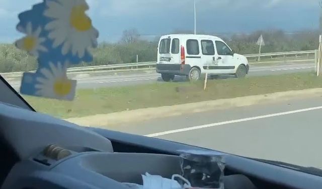 Bursa’da ters şeritten giden minivan tehlike saçtı
