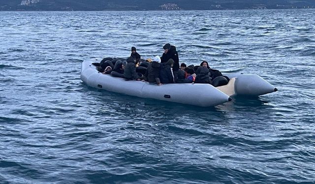 Çanakkale Ayvacık ilçesi açıklarında Yunan unsurlarınca ölüme terk edilen 37 kaçak göçmen kurtarıldı
