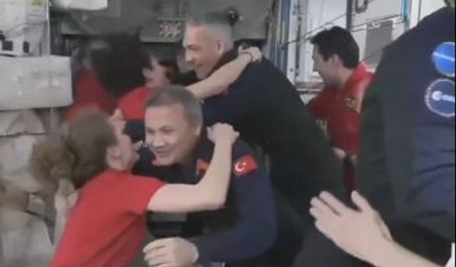 Astronot Alper Gezeravcı, Uzay İstasyonu’na ulaştı! Sevinçle karşılandılar
