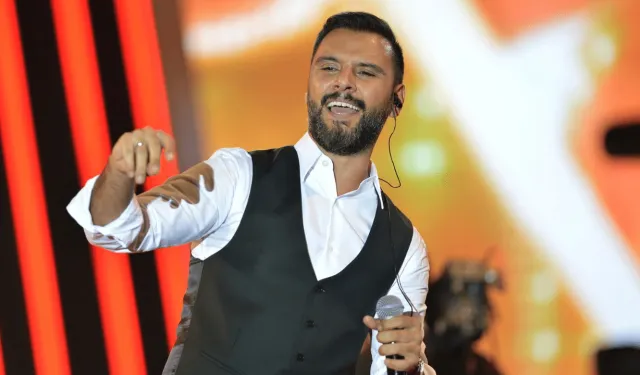 Konsere giderken rahatsızlanan ünlü şarkıcı Alişan Bursa'da hastaneye kaldırıldı
