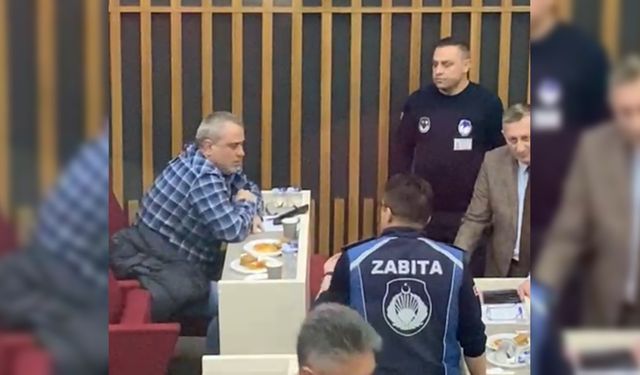 Tanju Özcan, belediye meclisinde tartıştığı İlkay Bayrak’ı dışarı çıkaramayan zabıta müdürünü görevden aldı