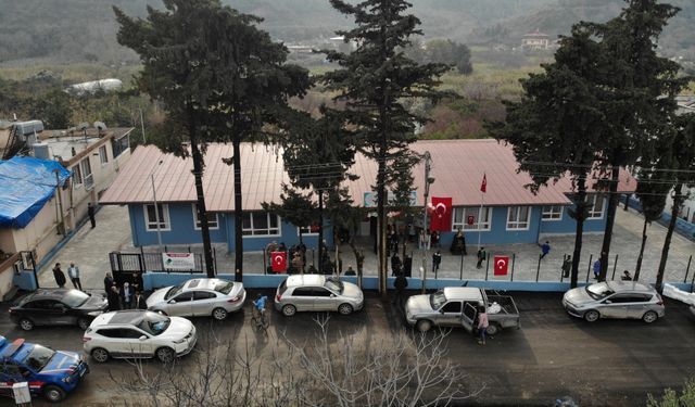 Bursa’dan Türkiye’ye açıldı, depremzedelere okul yaptırdılar