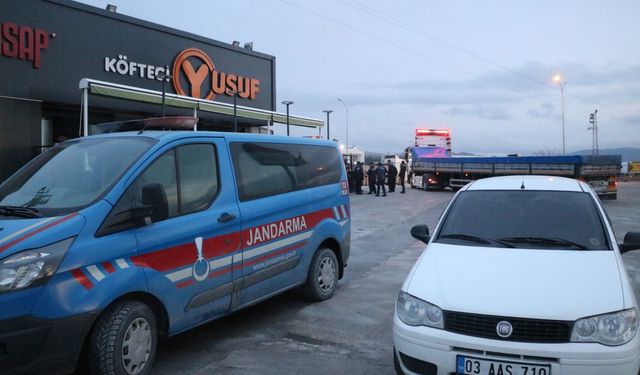 Köfteci Yusuf Afyonkarahisar şubesinin asma tavanı çöktü! 11 yaralı