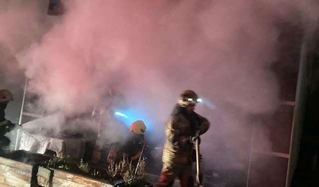 Bursa İnegöl ilçesinde kuaför alev alev yandı