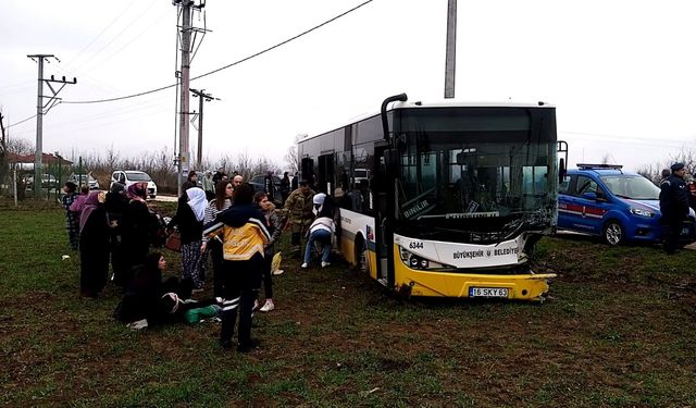 Bursa İnegöl ilçesinde halk otobüsü ile otomobil çarpıştı: 1 ölü, 8 yaralı
